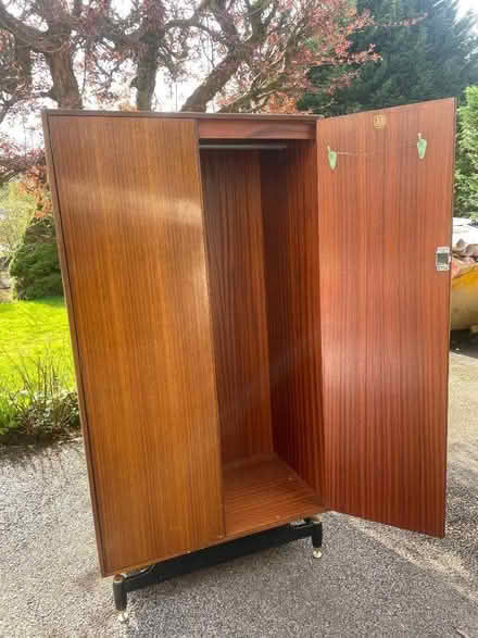 Photo of free Vintage late 1950s freestanding wardrobe (Hurst Green RH8) #2