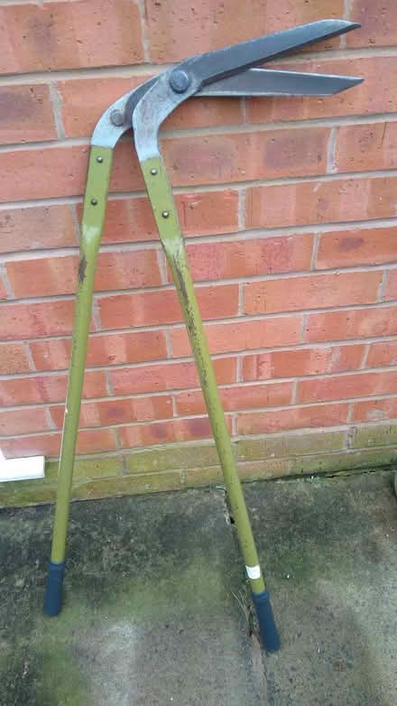 Photo of free Garden shears (Barnard's Green WR14) #1