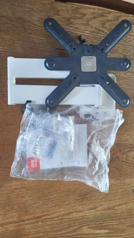 Photo of free TV/Monitor wall mount (Cottonmill AL1) #1