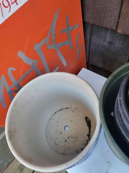 Photo of free Various pots (Udist) #1