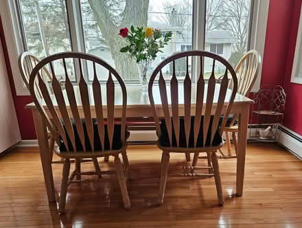 Photo of free Kitchen table and 4 chairs (Mount Prospect) #1