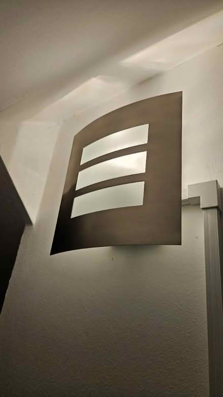Photo of free Single wall light, with fittings (PO19) #1