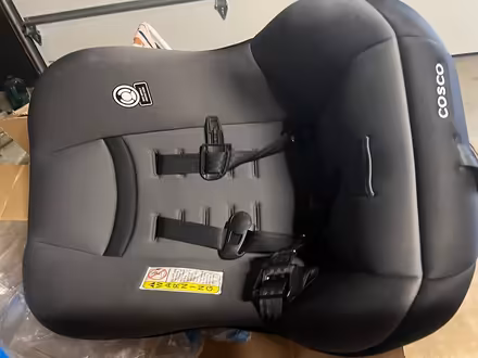 Photo of free baby car seat (WM. Brookhurst and bolsa) #1