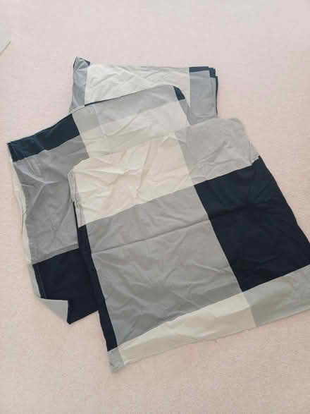 Photo of free Ikea Duvet 180x220 and 3 set sheets (E16) #4