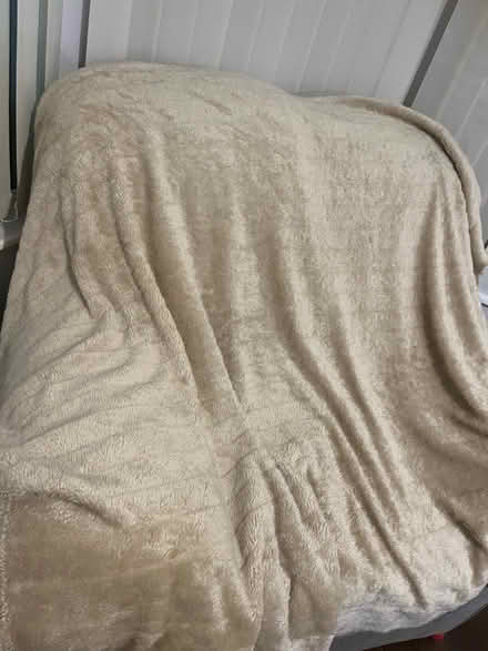 Photo of free Blanket / throw - 145x180cm - cream (L13) #1