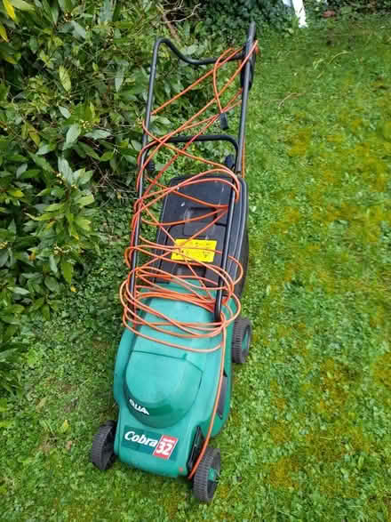 Photo of free To be fixed lawn Mower (Upper oldfield park) #1
