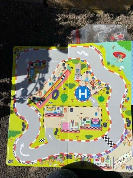 Photo of free Speedy racers book play set (Wokingham RG40) #2