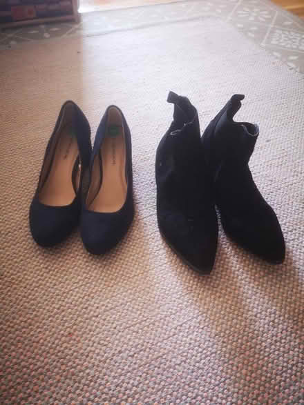 Photo of free Woman shoes size UK4 (Forest Hill) #1