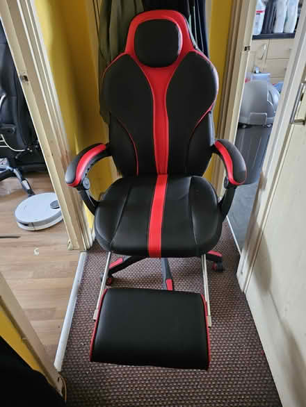 Photo of free Gaming Chair - With foot rest (Peartree AL7) #2