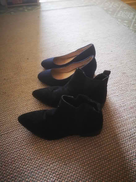 Photo of free Woman shoes size UK4 (Forest Hill) #2