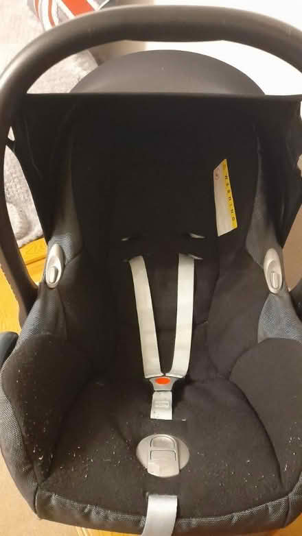 Photo of free Maxi cosi Cabriofix car seat & base (Whissendine) #1