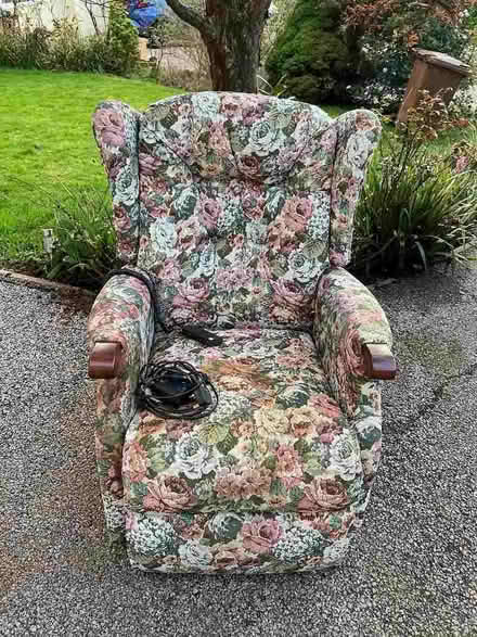 Photo of free Electric riser/recliner armchair (Hurst Green RH8) #2