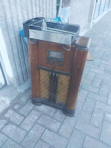 Photo of free 1940's RCA Victor Radio (Peterborough) #1