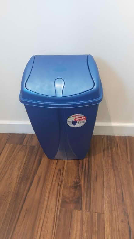 Photo of free Medium size blue bin (Tooting High Street (SW17)) #1
