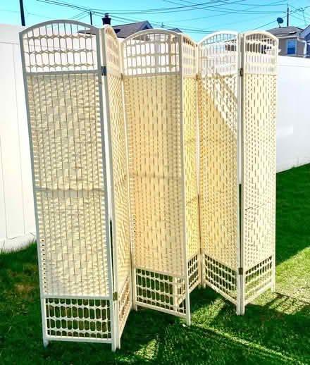 Photo of free Two screen/ dividers (Fair Lawn - near BWay station) #1