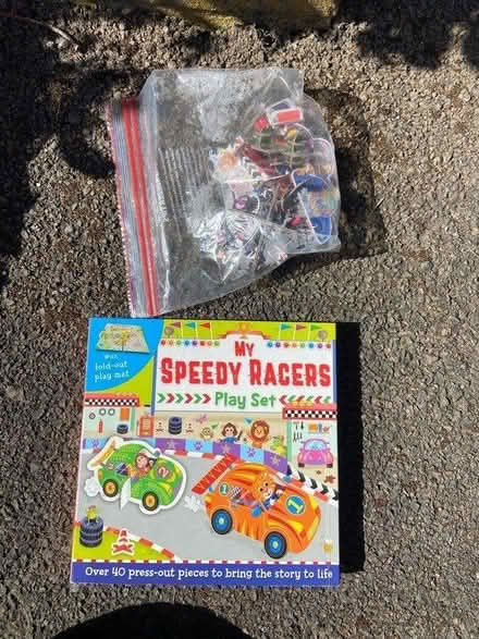 Photo of free Speedy racers book play set (Wokingham RG40) #1
