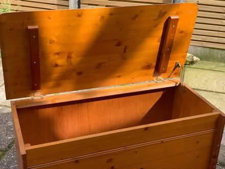 Photo of free Ottoman / wooded chest (TW12 (Hampton)) #1
