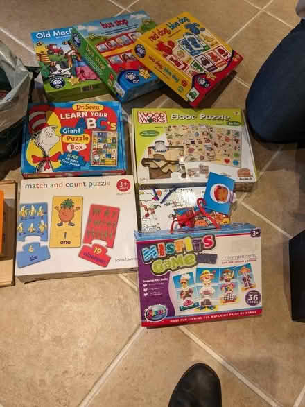 Photo of free Bag of baby toys and puzzles (IP1) #1