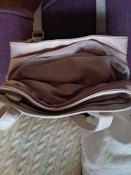 Photo of free Cream and beige handbag (Gedling NG4) #3