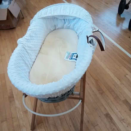 Photo of free Moses basket on stand (Charlbury OX7) #2