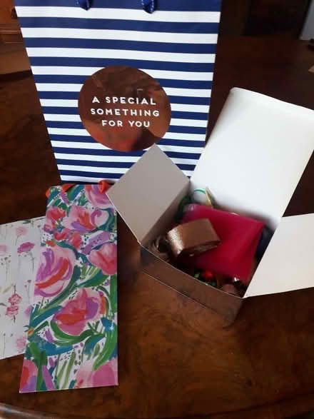 Photo of free Gift bags, paper, ribbons (Starbeck HG1) #1