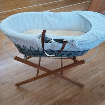Photo of free Moses basket on stand (Charlbury OX7) #1