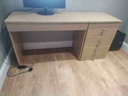 Photo of free Desk (Broxbourne EN10) #1