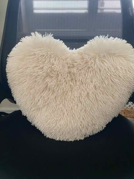 Photo of free White fluffy heart shape cushion (Welling DA16) #1