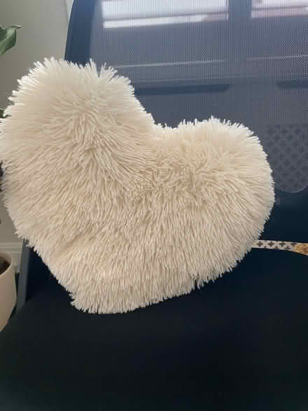 Photo of free White fluffy heart shape cushion (Welling DA16) #2