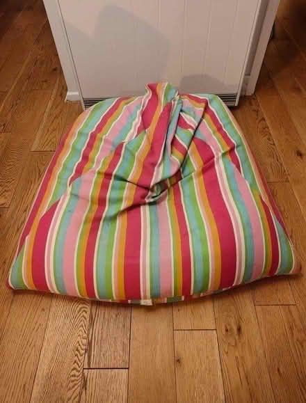 Photo of free Multicoloured bean bag (Wapping Station E1W) #1
