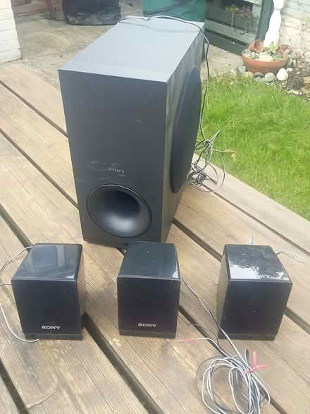 Photo of free Sony surround sound speakers set (Calcutt HG5) #1