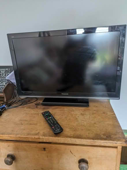 Photo of free 32inch tv (Llandrindod LD1) #1