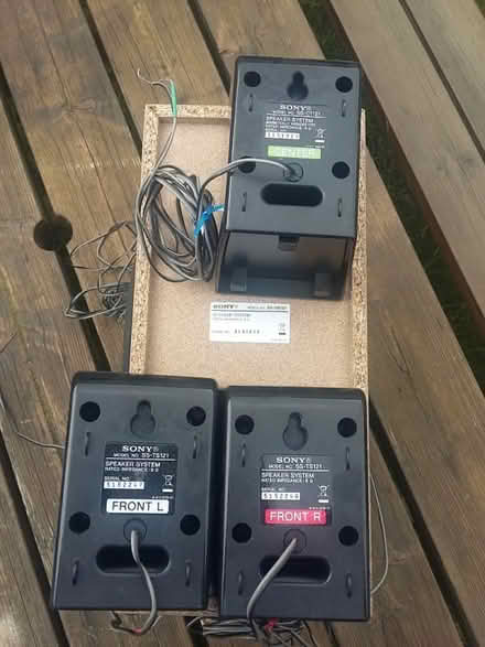Photo of free Sony surround sound speakers set (Calcutt HG5) #2