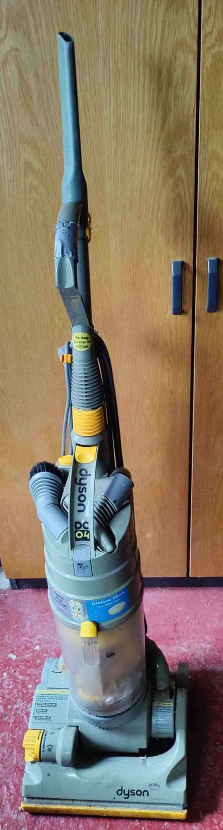Photo of free dyson vacuum cleaner (Kentwood RG31) #1