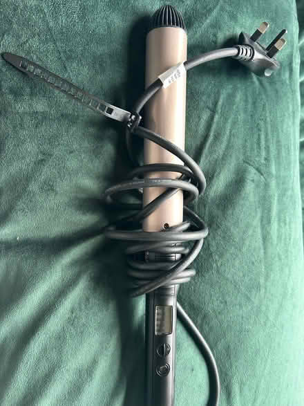 Photo of free Wide barrel curling tongs (BN2 Rottingdean) #1