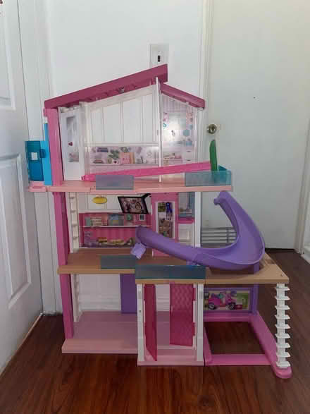 Photo of free Barbie dream house (Flushing) #2