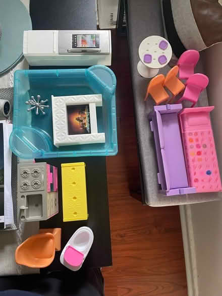 Photo of free Barbie dream house (Flushing) #3