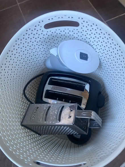 Photo of free Toaster and items for kitchen (TW3) #1