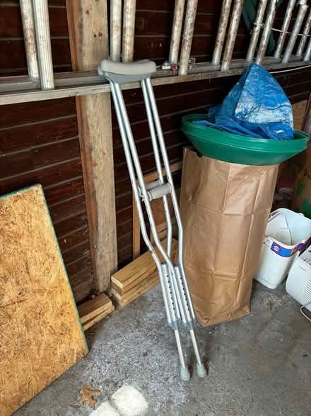 Photo of free pair of crutches (32 Ridge Road, 48069) #1