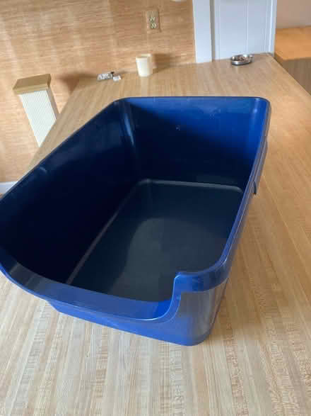 Photo of free Frisco XL cat litter box (East Hollywood) #1