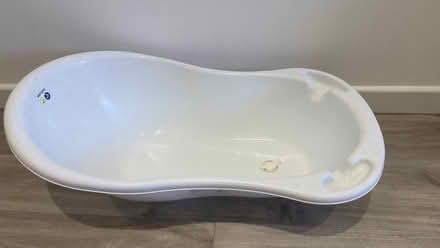 Photo of free White Baby Bath (B25) #1