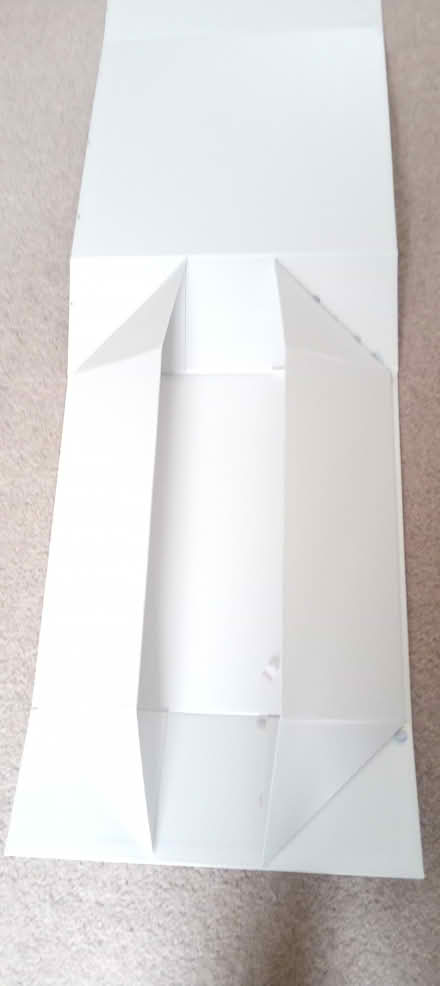 Photo of free white cardboard gift box (Orpington BR5) #2