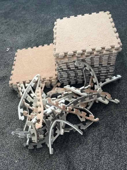 Photo of free Carpet puzzle (Surrey docks farm) #1