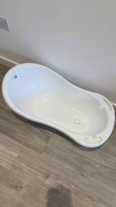 Photo of free White Baby Bath (B25) #2