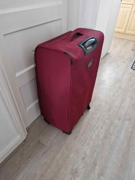 Photo of free Large suitcase (EN1) #3