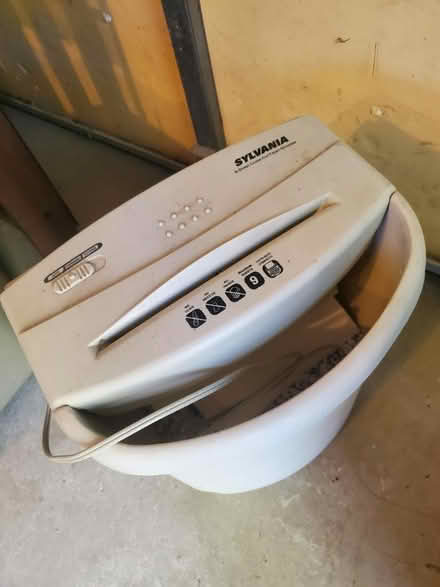 Photo of free Sylvania paper shredder (Chesterfield) #1