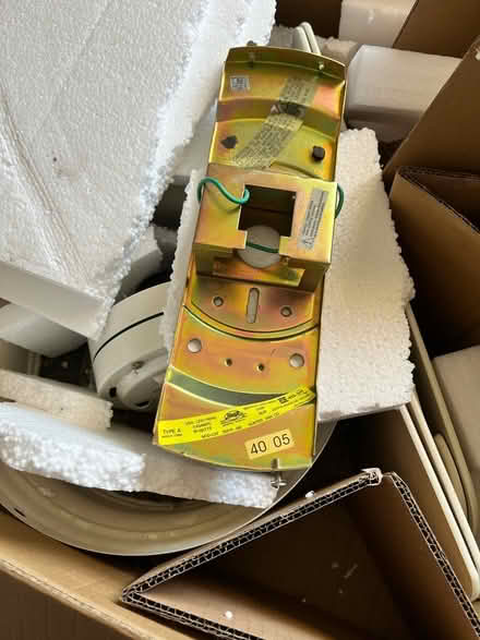 Photo of free Hunter 4 blade ceiling fan (Sykesville) #4