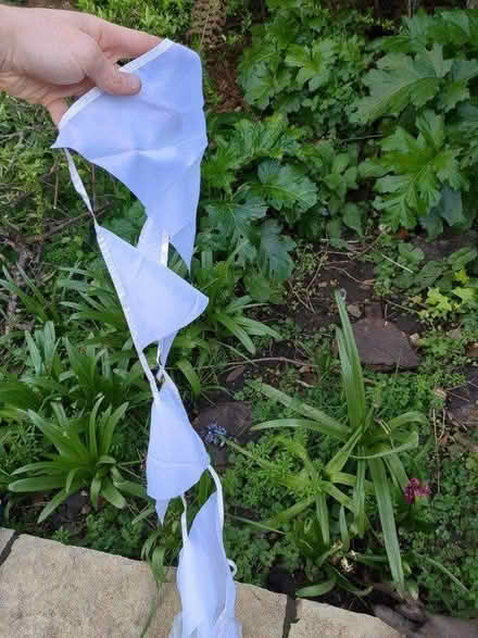 Photo of free white bunting (Harringay Ladder N8) #1