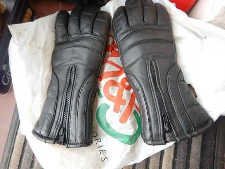Photo of free Motorcycle gloves Size 8 (Purley SM6) #3
