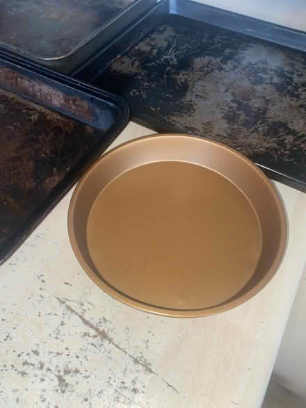 Photo of free Cake tin & Tin (DA8) #2